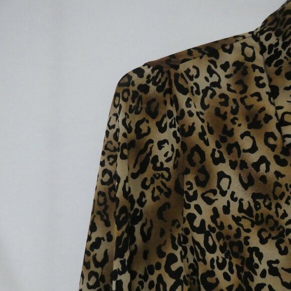 Unbranded | P2P 18 inches measured | Leopard Print Button Down Shirt - Picture 3 of 14